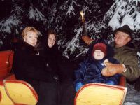 turyści nie wiedzą jeszcze co oznacza wyprawa saniami w zimie, ale za chwilę mróz przypomni o sobie